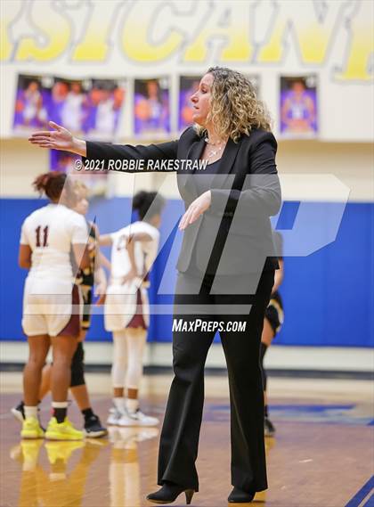 Thumbnail 3 in Crandall vs Red Oak (UIL 5A Bi-District) photogallery.