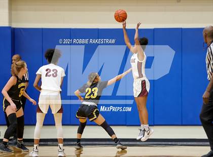 Thumbnail 2 in Crandall vs Red Oak (UIL 5A Bi-District) photogallery.