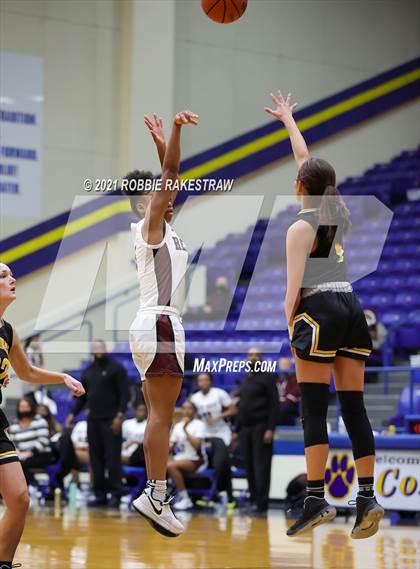 Thumbnail 2 in Crandall vs Red Oak (UIL 5A Bi-District) photogallery.
