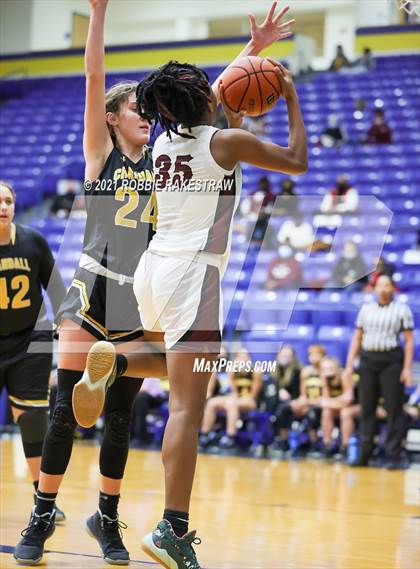 Thumbnail 1 in Crandall vs Red Oak (UIL 5A Bi-District) photogallery.