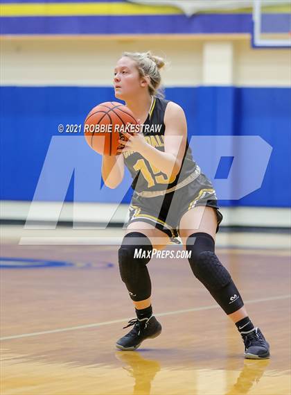 Thumbnail 1 in Crandall vs Red Oak (UIL 5A Bi-District) photogallery.