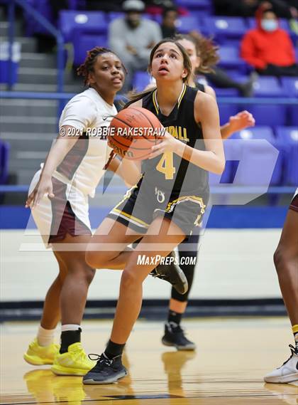 Thumbnail 3 in Crandall vs Red Oak (UIL 5A Bi-District) photogallery.