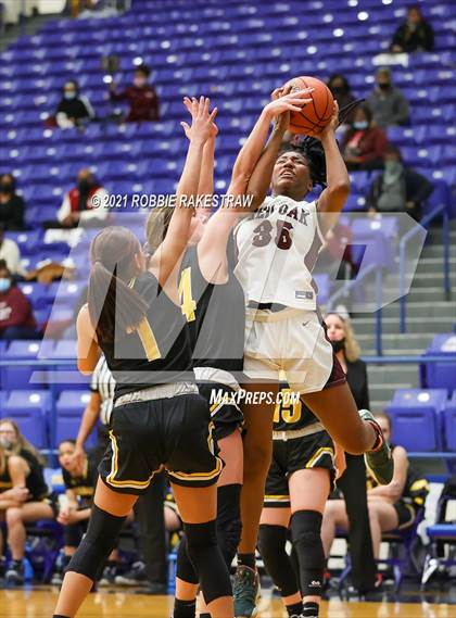 Thumbnail 2 in Crandall vs Red Oak (UIL 5A Bi-District) photogallery.