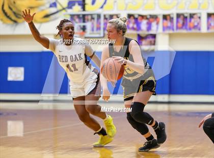 Thumbnail 2 in Crandall vs Red Oak (UIL 5A Bi-District) photogallery.