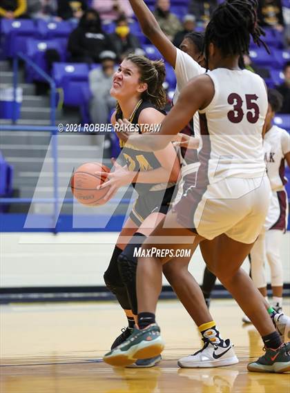 Thumbnail 3 in Crandall vs Red Oak (UIL 5A Bi-District) photogallery.
