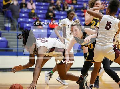 Thumbnail 3 in Crandall vs Red Oak (UIL 5A Bi-District) photogallery.