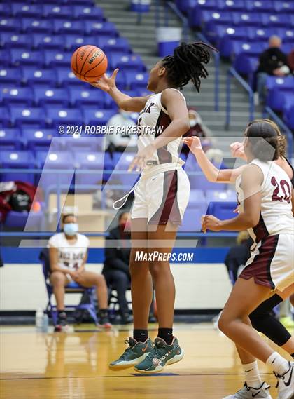 Thumbnail 2 in Crandall vs Red Oak (UIL 5A Bi-District) photogallery.