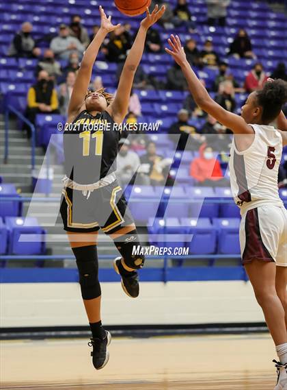 Thumbnail 1 in Crandall vs Red Oak (UIL 5A Bi-District) photogallery.