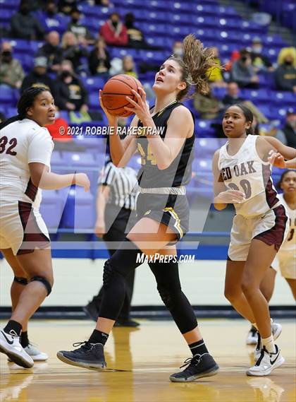 Thumbnail 2 in Crandall vs Red Oak (UIL 5A Bi-District) photogallery.