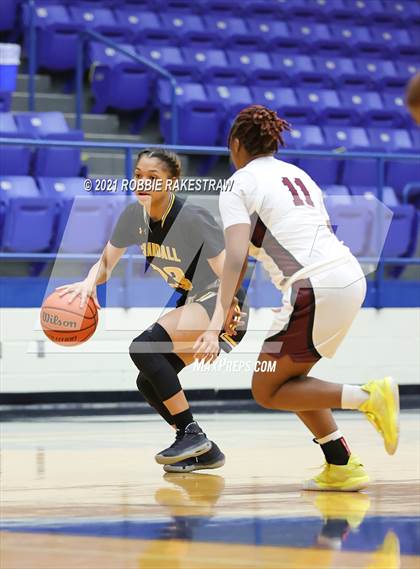 Thumbnail 2 in Crandall vs Red Oak (UIL 5A Bi-District) photogallery.