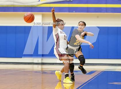 Thumbnail 2 in Crandall vs Red Oak (UIL 5A Bi-District) photogallery.