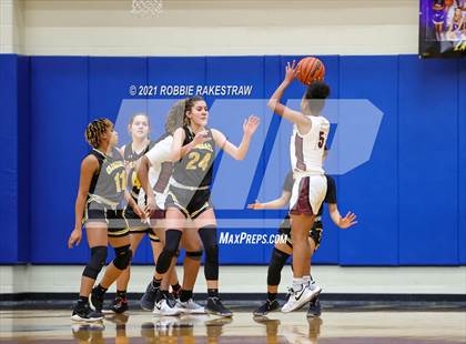 Thumbnail 3 in Crandall vs Red Oak (UIL 5A Bi-District) photogallery.