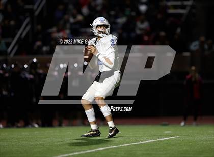 Thumbnail 3 in Eisenhower @ Great Bend (KSHSAA 5A Round 1 Playoff) photogallery.
