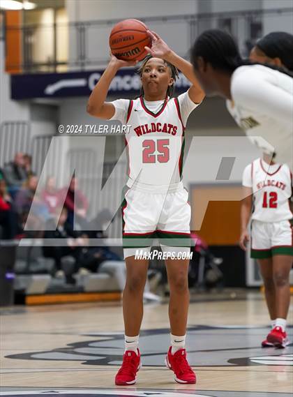 Thumbnail 2 in Lawrence North vs South Bend Washington (Sneakers for Santa Shootout) photogallery.