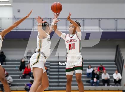 Thumbnail 2 in Lawrence North vs South Bend Washington (Sneakers for Santa Shootout) photogallery.