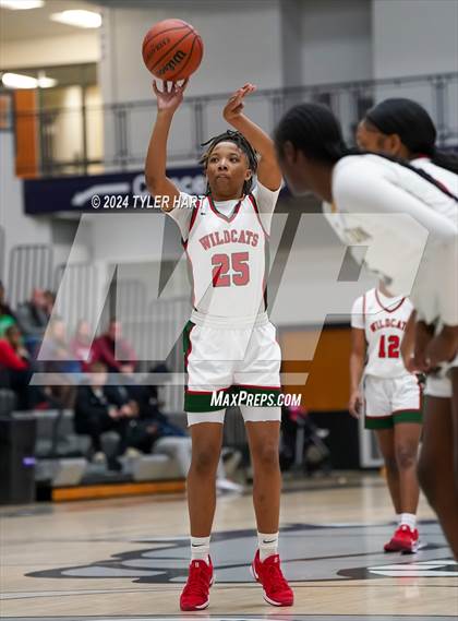 Thumbnail 3 in Lawrence North vs South Bend Washington (Sneakers for Santa Shootout) photogallery.