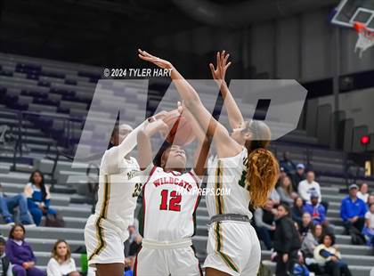 Thumbnail 2 in Lawrence North vs South Bend Washington (Sneakers for Santa Shootout) photogallery.