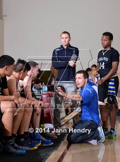 Thumbnail 2 in Sierra Vista vs. Sutter (MaxPreps Holiday Classic) photogallery.