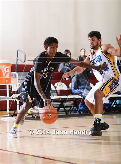 Thumbnail 2 in Sierra Vista vs. Sutter (MaxPreps Holiday Classic) photogallery.