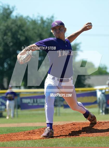 Thumbnail 2 in Thibodaux vs. South Terrebonne (LHSAA Division I Non-Select Bi-District) photogallery.