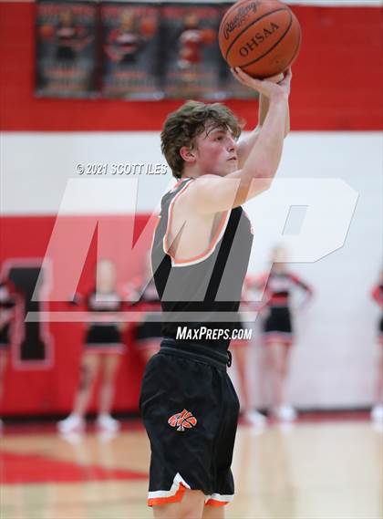 Thumbnail 2 in Amanda-Clearcreek vs Logan Elm photogallery.