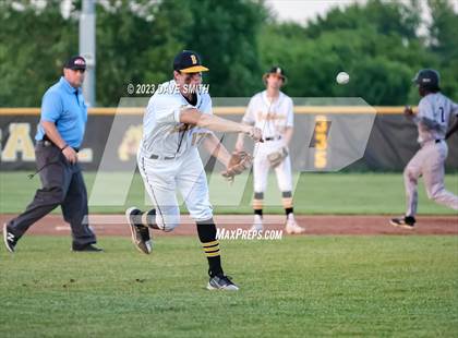 Thumbnail 2 in Muscatine @ Bettendorf photogallery.
