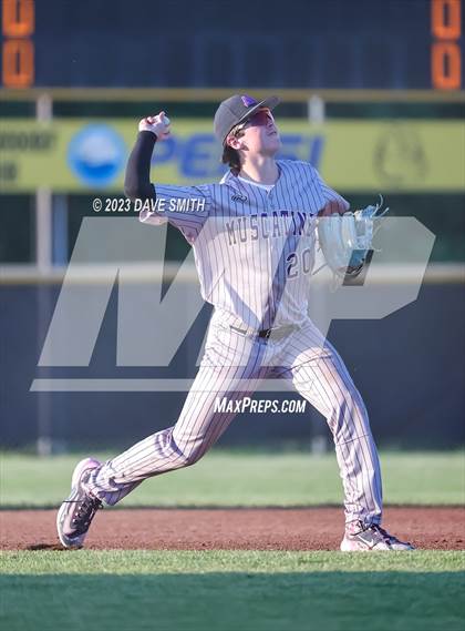 Thumbnail 2 in Muscatine @ Bettendorf photogallery.