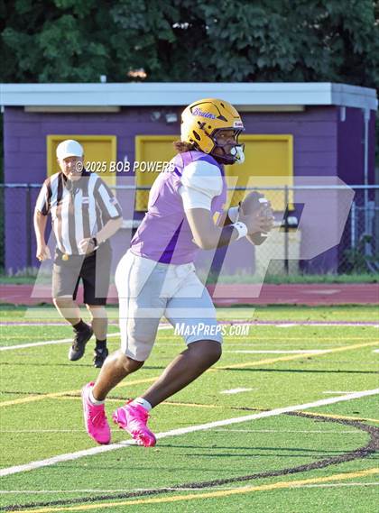 Thumbnail 2 in Lake Braddock vs Gar-Field (Scrimmage) photogallery.