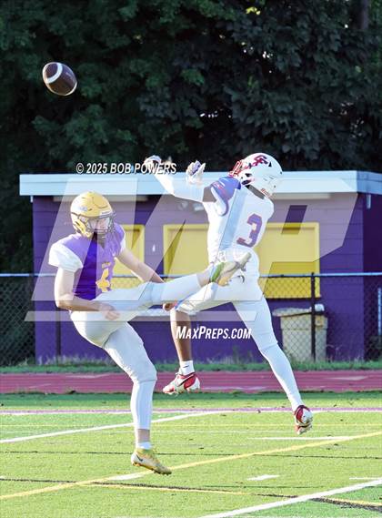 Thumbnail 2 in Lake Braddock vs Gar-Field (Scrimmage) photogallery.