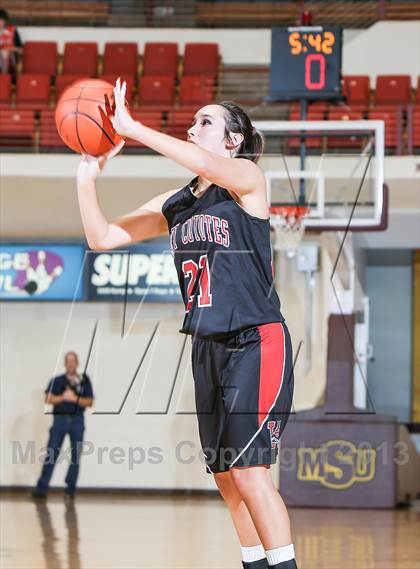 Thumbnail 2 in Burkburnett vs. Wichita Falls (Fantasy of Lights Tournament) photogallery.