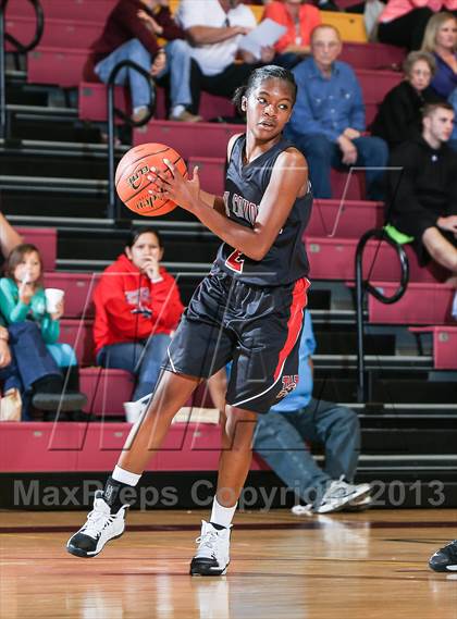 Thumbnail 2 in Burkburnett vs. Wichita Falls (Fantasy of Lights Tournament) photogallery.