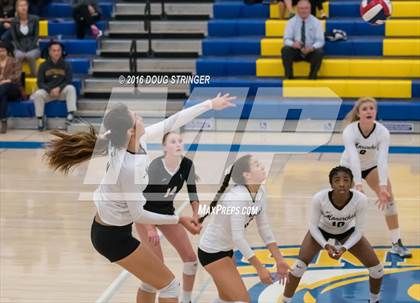 Thumbnail 2 in Archbishop Mitty vs. Sacred Heart Cathedral Preparatory (CIF-CCS Open Div. Semi-finals) photogallery.