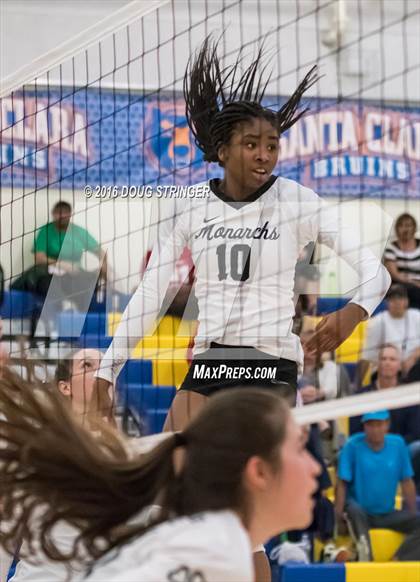Thumbnail 2 in Archbishop Mitty vs. Sacred Heart Cathedral Preparatory (CIF-CCS Open Div. Semi-finals) photogallery.