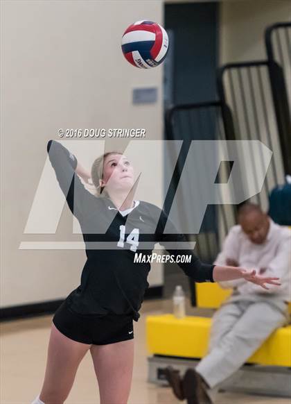 Thumbnail 2 in Archbishop Mitty vs. Sacred Heart Cathedral Preparatory (CIF-CCS Open Div. Semi-finals) photogallery.