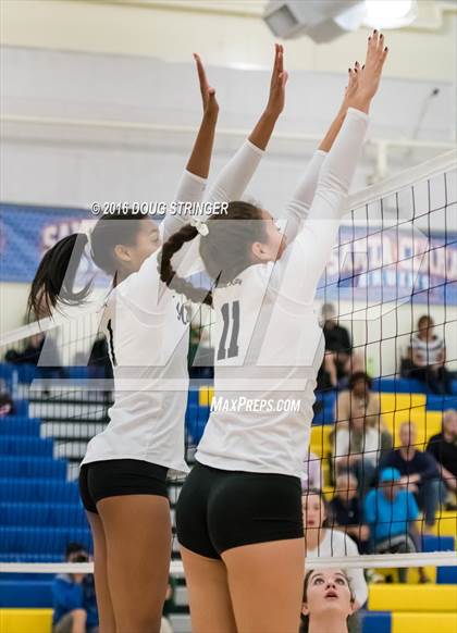 Thumbnail 2 in Archbishop Mitty vs. Sacred Heart Cathedral Preparatory (CIF-CCS Open Div. Semi-finals) photogallery.