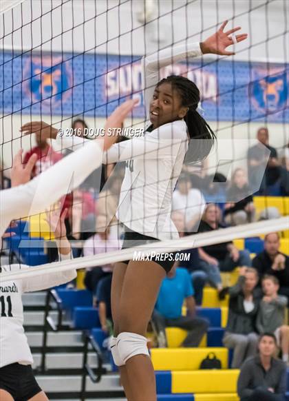 Thumbnail 1 in Archbishop Mitty vs. Sacred Heart Cathedral Preparatory (CIF-CCS Open Div. Semi-finals) photogallery.
