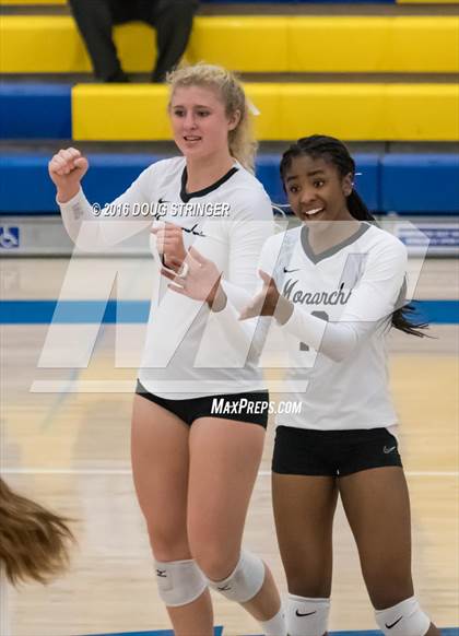 Thumbnail 2 in Archbishop Mitty vs. Sacred Heart Cathedral Preparatory (CIF-CCS Open Div. Semi-finals) photogallery.