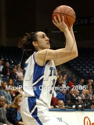 Thumbnail 3 in Bishop's vs. La Jolla Country Day (SDS D4 Final) photogallery.