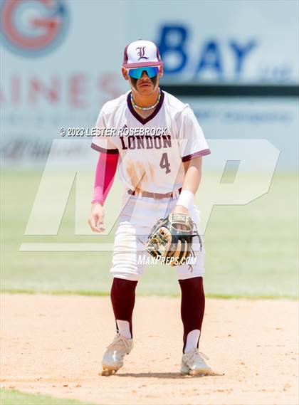 Thumbnail 3 in Santa Gertrudis Academy vs. London (UIL 3A Regional Finals) photogallery.