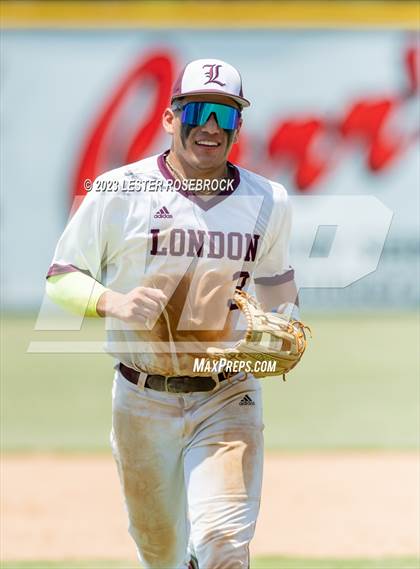 Thumbnail 3 in Santa Gertrudis Academy vs. London (UIL 3A Regional Finals) photogallery.