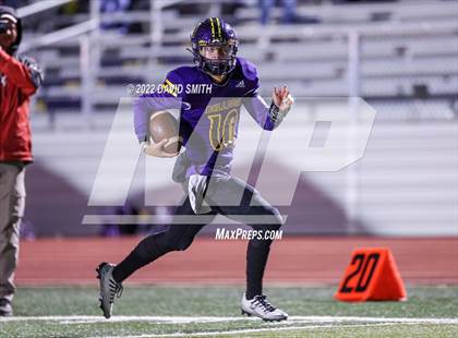 Thumbnail 2 in Smithville vs. Kearney (MSHSAA Class 4 District 8 Championship) photogallery.