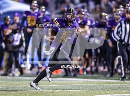Thumbnail 1 in Smithville vs. Kearney (MSHSAA Class 4 District 8 Championship) photogallery.