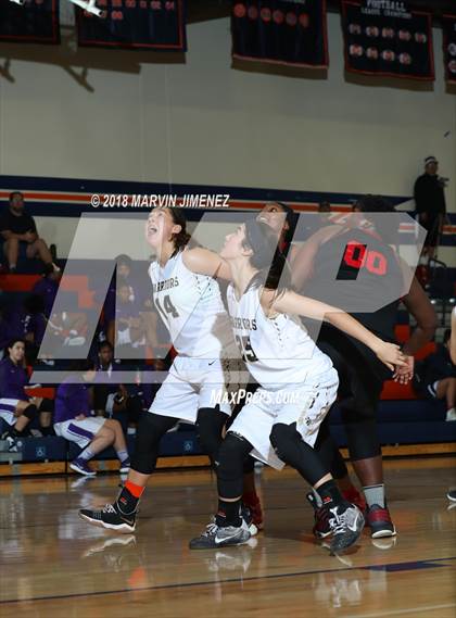 Thumbnail 2 in Antelope vs West photogallery.