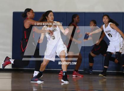 Thumbnail 2 in Antelope vs West photogallery.