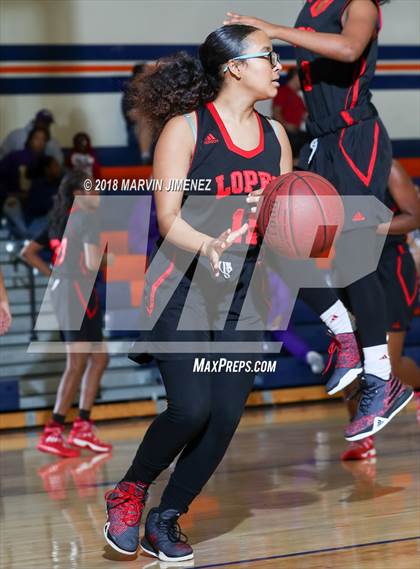 Thumbnail 3 in Antelope vs West photogallery.