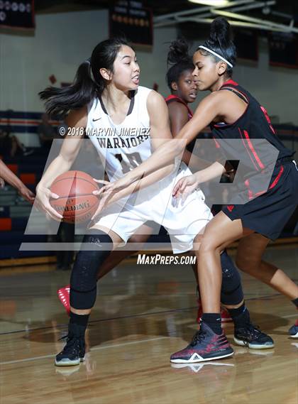 Thumbnail 2 in Antelope vs West photogallery.