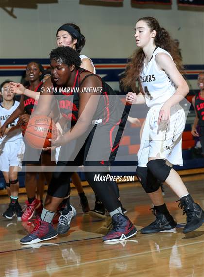 Thumbnail 2 in Antelope vs West photogallery.