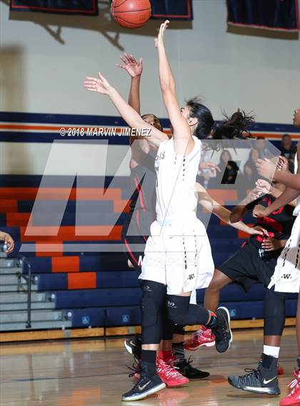 Thumbnail 2 in Antelope vs West photogallery.
