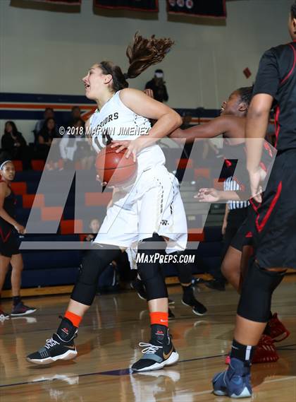 Thumbnail 2 in Antelope vs West photogallery.