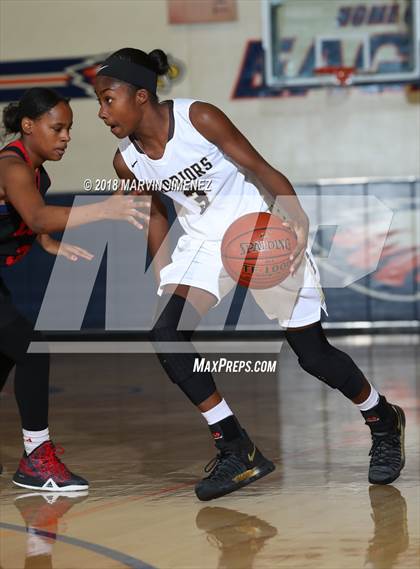 Thumbnail 3 in Antelope vs West photogallery.